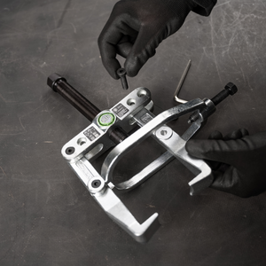 Kukko 204-2 | 2-jaw bearing puller with side clamp, up to 100 mm spread, 100 mm reach-Liger Tools