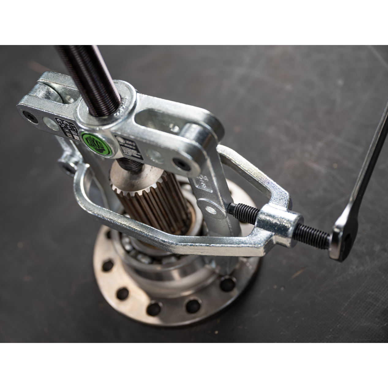 Kukko 204-2 | 2-jaw bearing puller with side clamp, up to 100 mm spread, 100 mm reach-Liger Tools
