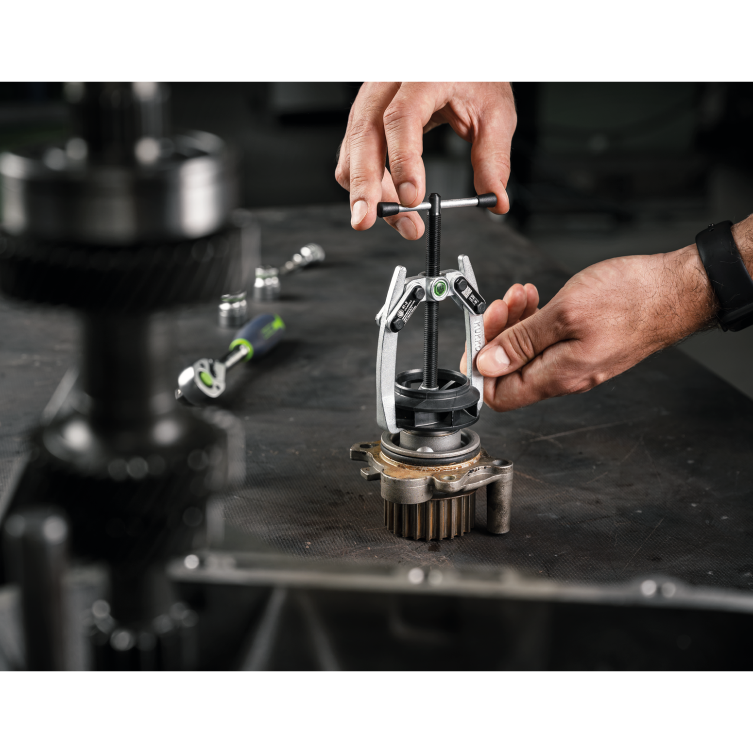 Kukko 41-1 | 2-jaw universal puller with swiveling jaws, up to 65 mm spread, 65 mm reach-Liger Tools