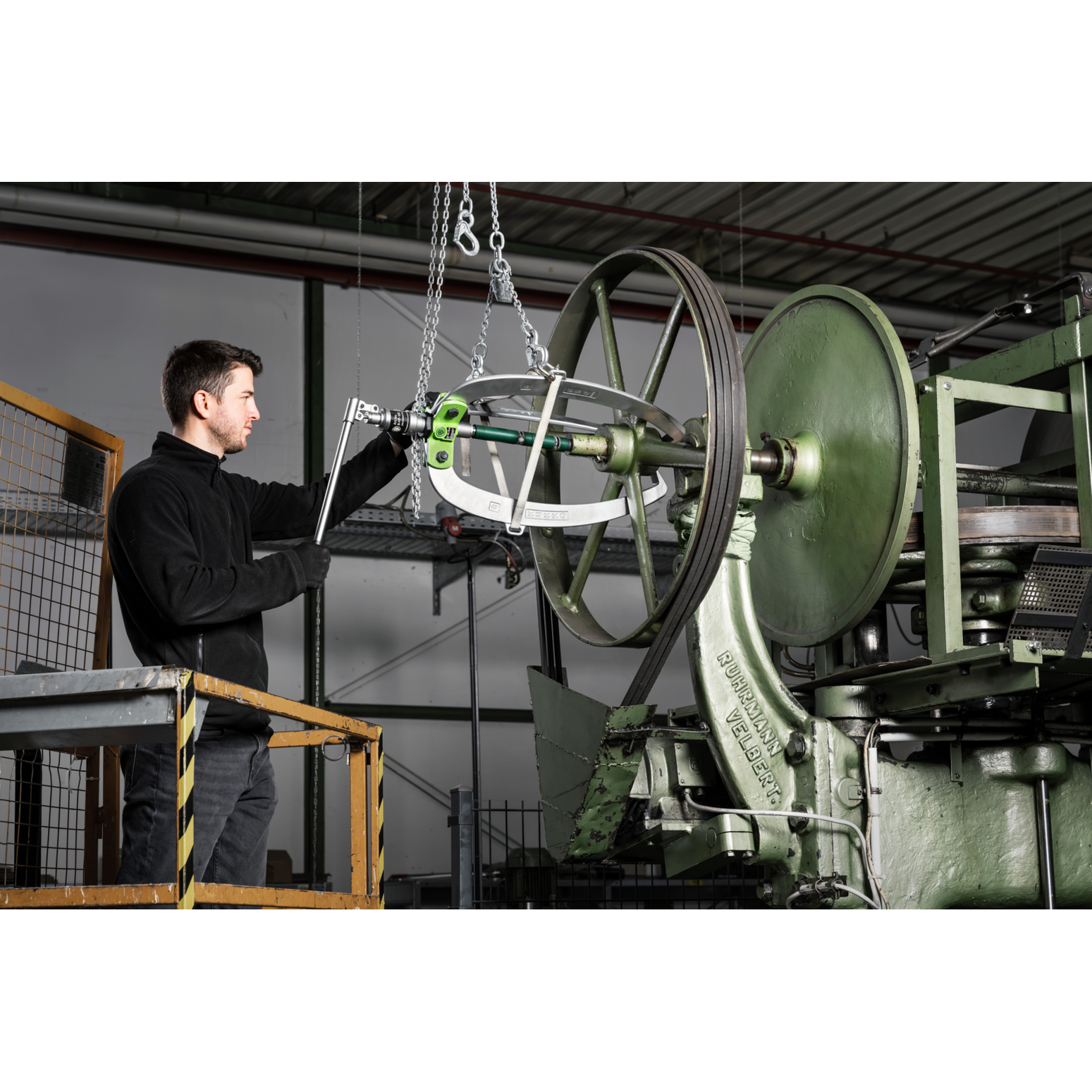 Kukko 45-5 | 3-Jaw Industrial Puller With Force-Amplifying, Self-Centering Jaws, up to 300 mm Spread, 250 mm Reach-Liger Tools